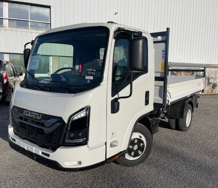 ISUZU M27 SPACE