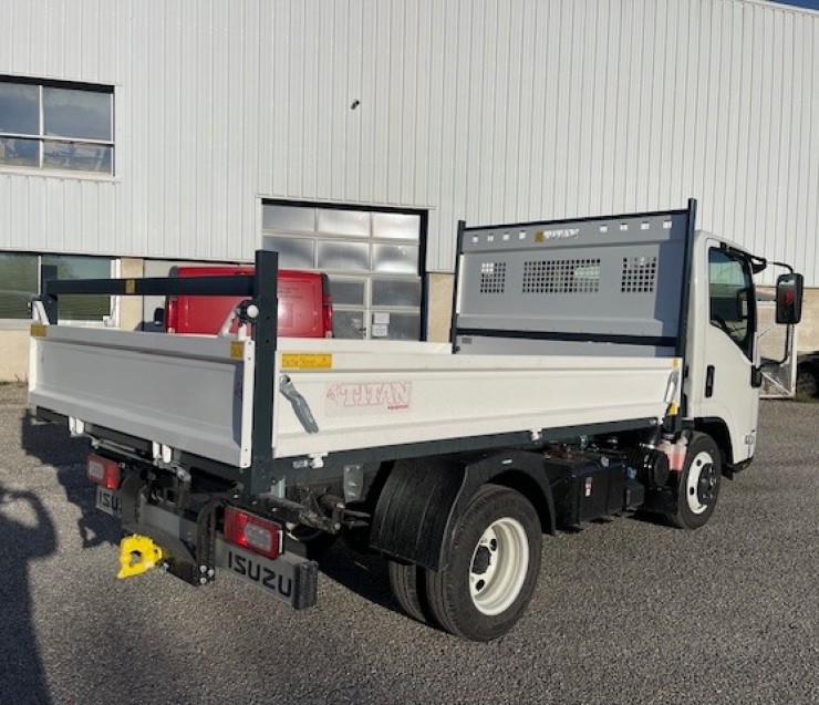 ISUZU M27 SPACE